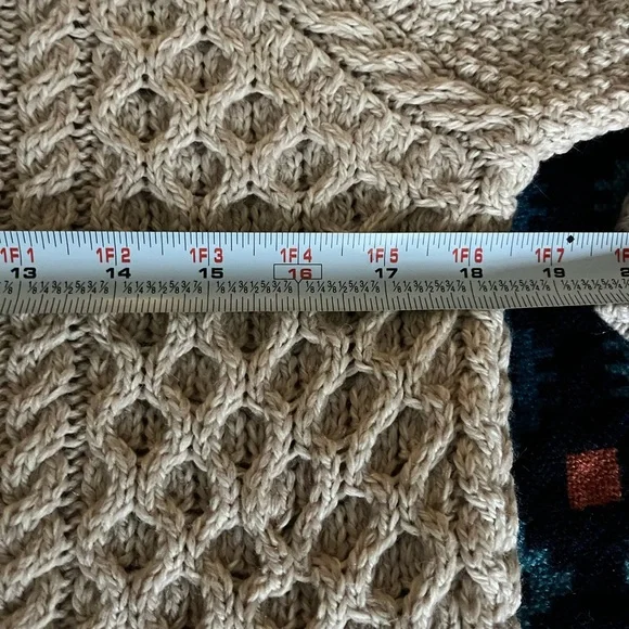 Hand-Knitted Irish 💯 Merino Wool Cowl/Turtle Neck Chunky Cable-Knit Sweater M - Picture 10 of 11